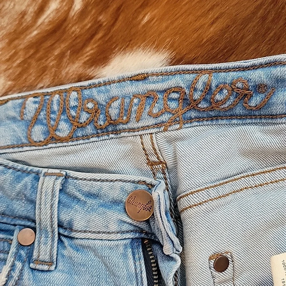 Wrangler Light Blue Flare Bell Bottom Jeans - Picture 5 of 7